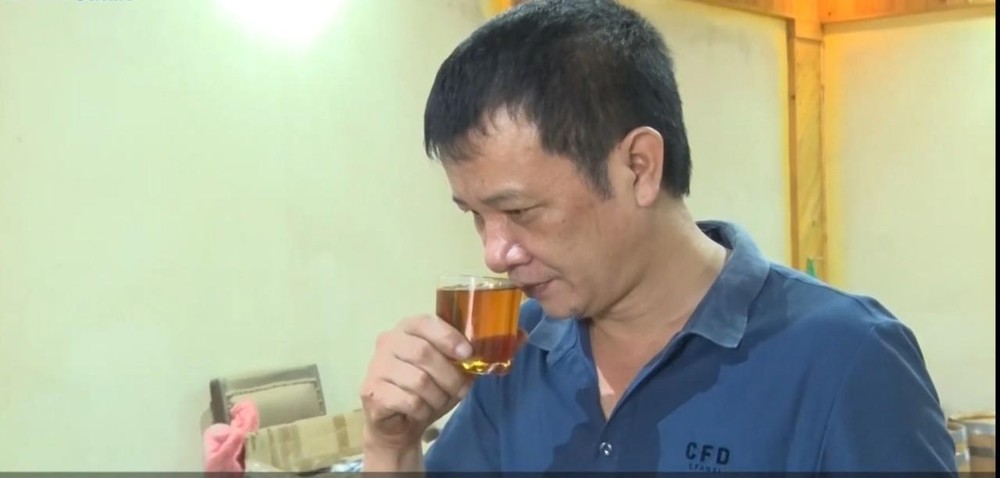 Thưởng thức rượu ngâm gỗ sồi